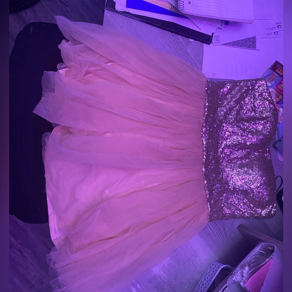 Strapless top
